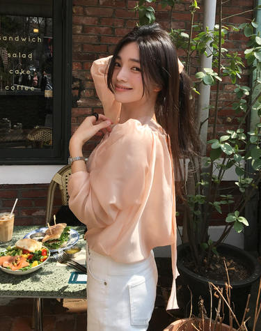 지에마르 [44-77]TWIST TWO WAY TIE BLOUSE PEACH 트위스트 투웨이 타이 블라우스 피치