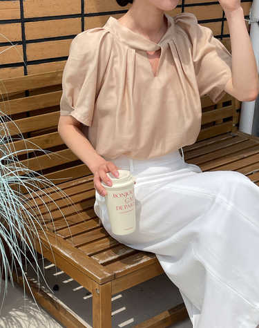 TWIST TIE SHORT SLEEVE BLOUSE BEIGE 트위스트 타이 숏 슬리브 블라우스 베이지