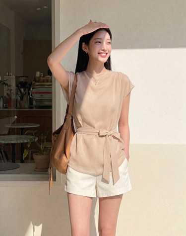 PINTUCK SLEEVELESS APRICOT BEIGE 핀턱 슬리브리스 어프리컷 베이지