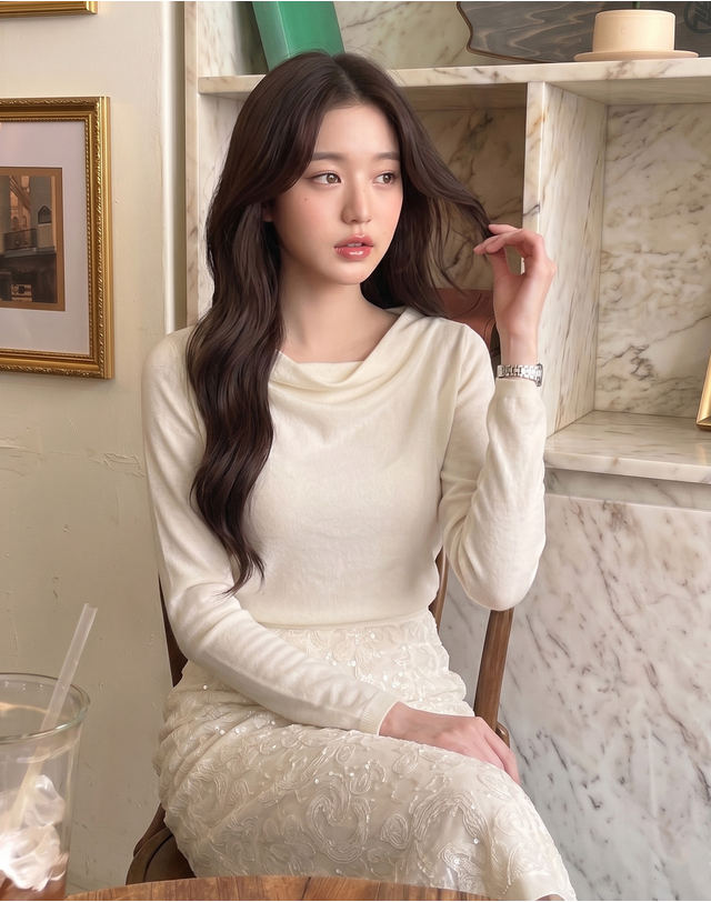 지에마르 DRAPE SHIRRING TEE IVORY 드레이프 셔링티 아이보리 착용컷