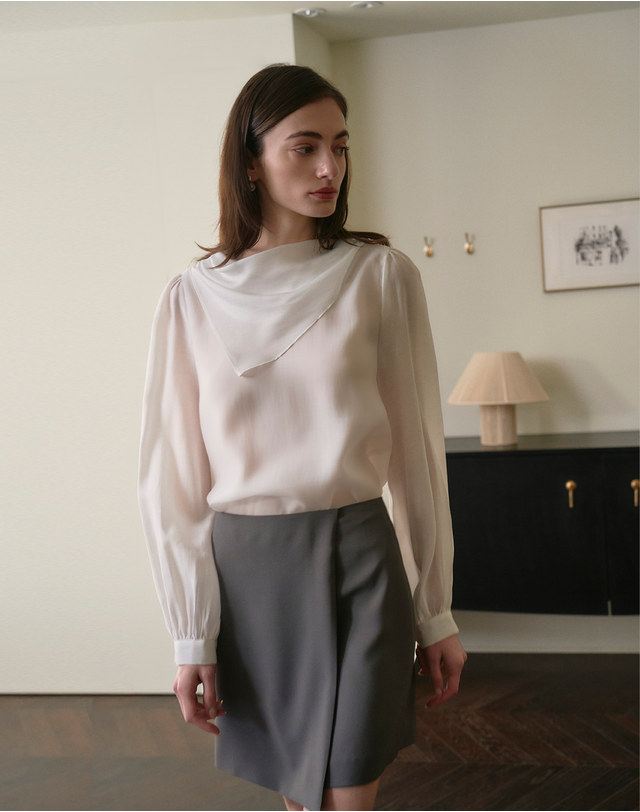 지에마르 [44-77]SCARF BLOUSE IVORY 스카프 블라우스 아이보리 착용컷
