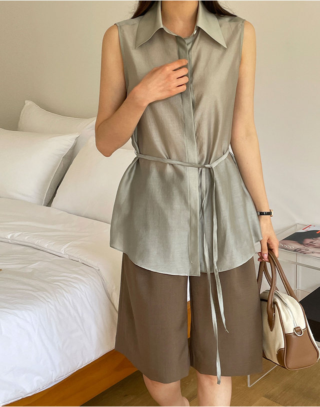 지에마르 COLLAR SLEEVELESS BLOUSE GREEN 카라 슬리브리스 블라우스 그린 착용컷