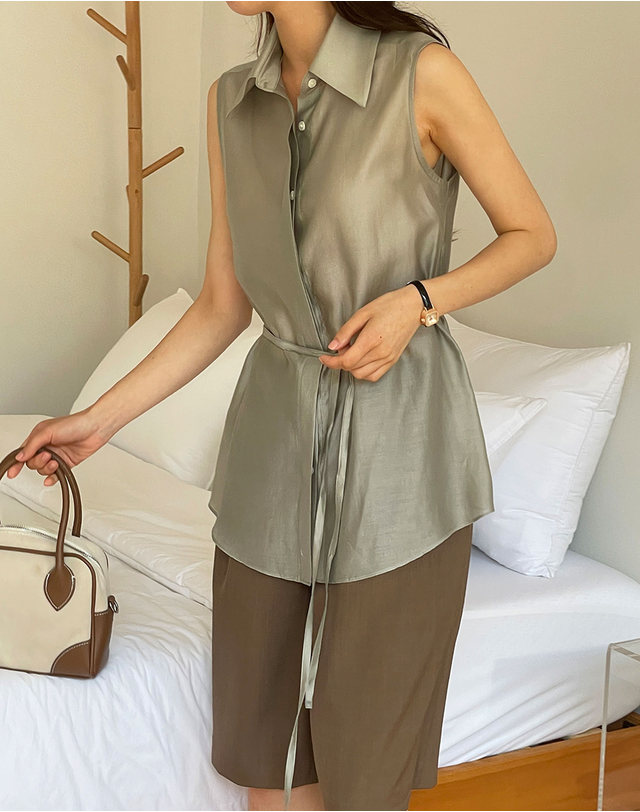 지에마르 COLLAR SLEEVELESS BLOUSE GREEN 카라 슬리브리스 블라우스 그린 착용컷