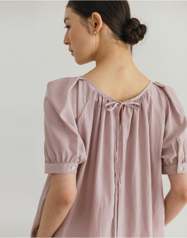 지에마르 [44-77]BACK STRAP SHIRRING BLOUSE LIGHT PURPLE 백 스트랩 셔링 블라우스 라이트퍼플 착용컷