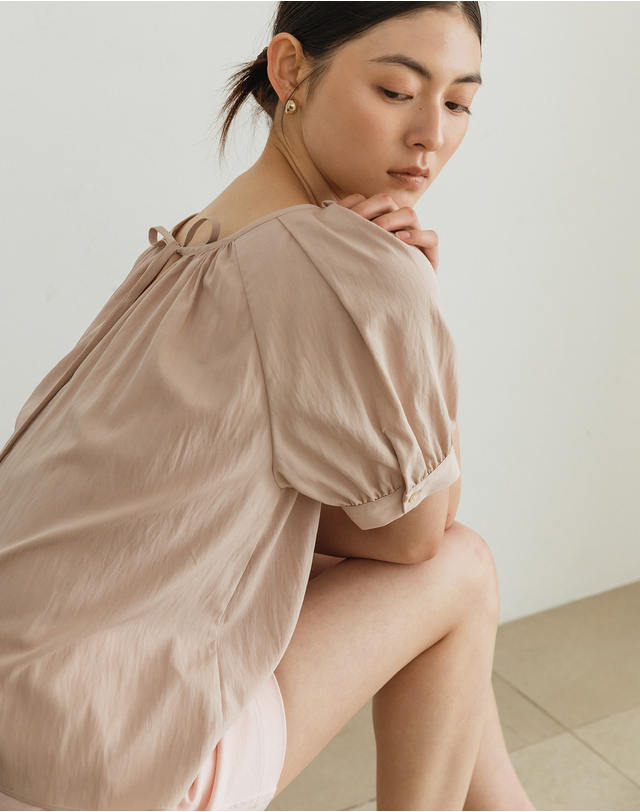 지에마르 [44-77]BACK STRAP SHIRRING BLOUSE PINK 백 스트랩 셔링 블라우스 핑크 착용컷