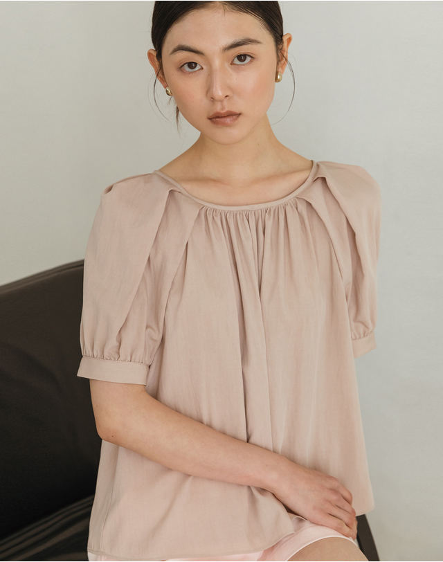 지에마르 [44-77]BACK STRAP SHIRRING BLOUSE PINK 백 스트랩 셔링 블라우스 핑크 착용컷
