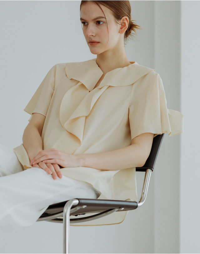 지에마르 셔링 블라우스 그린 SHIRRING BLOUSE GREEN 착용컷
