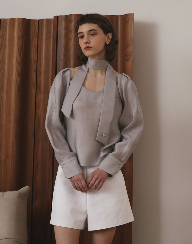 지에마르 LOVE SCARF BLOUSE GRAY 착용컷