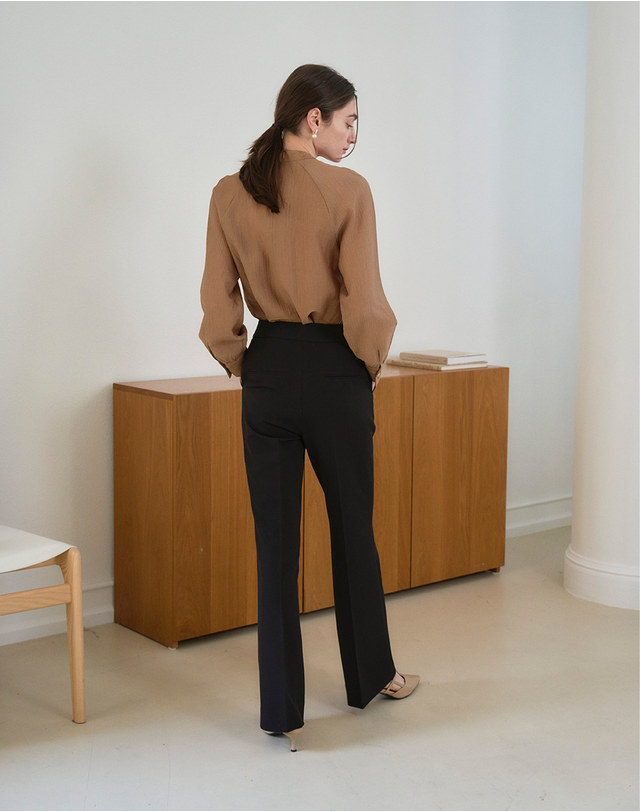 지에마르 SEMI BOOT CUT SLACKS BLACK 세미 부츠 컷 슬랙스 블랙 착용컷