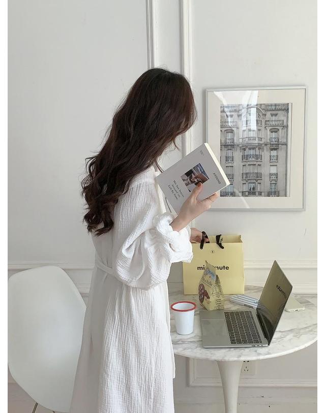 딜라이트홈 화이트프릴 디자인 샤워가운 목욕가운 로브 잠옷 착용컷
