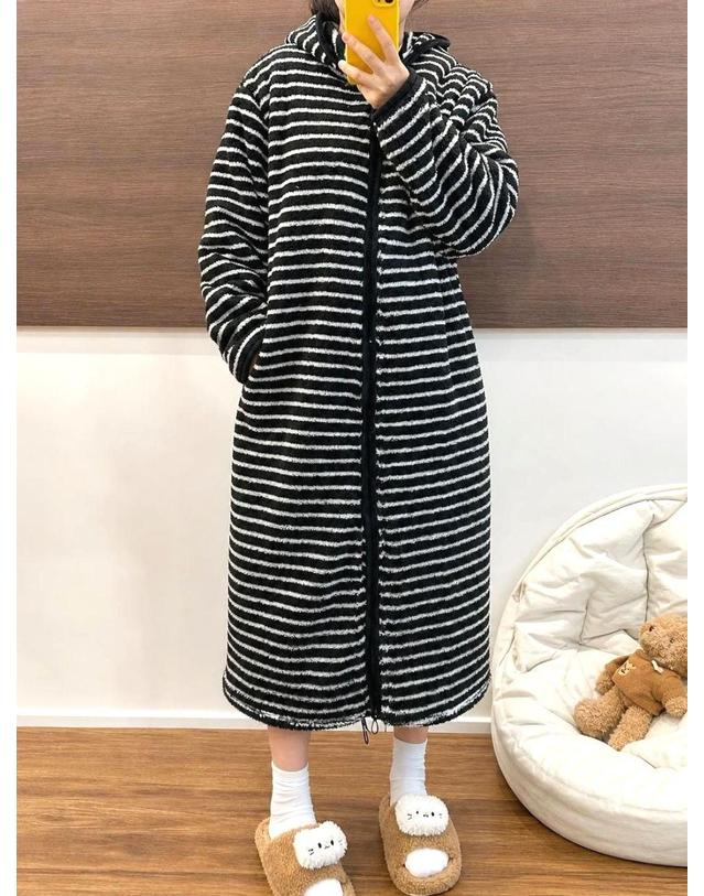 딜라이트홈 스트라이프 뽀글이 후드집업 홈웨어 파자마 착용컷