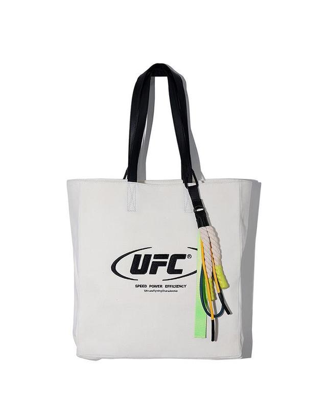 유에프씨스포츠 [UFC] 액티브 캔버스 토트백 (+백참) 크림 U2SBU1310CR 착용컷