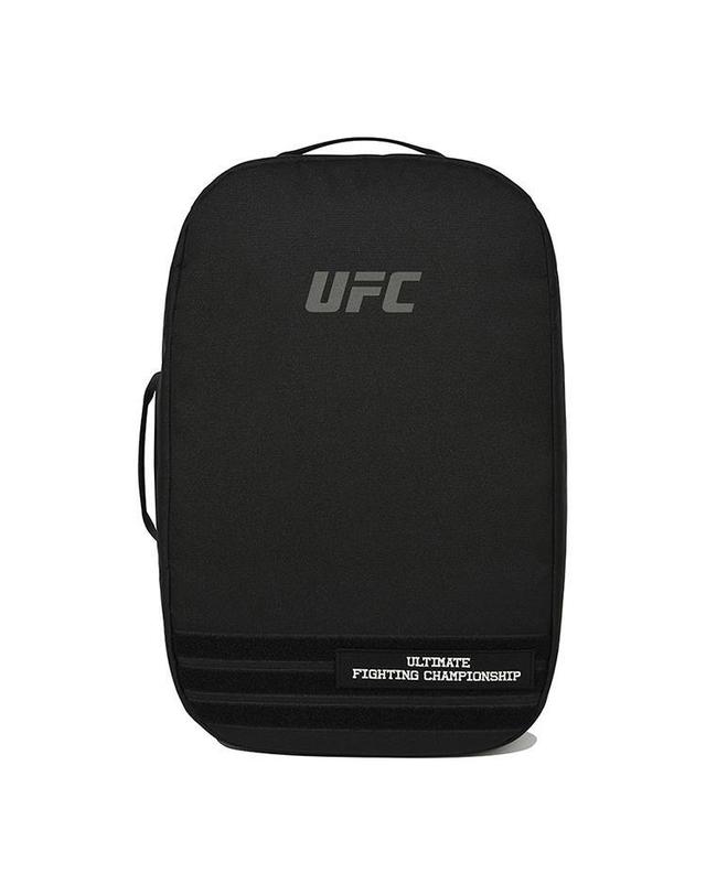 유에프씨스포츠 [UFC] 프라임 캐리어백 40L 블랙 U4BPV3302BK 착용컷
