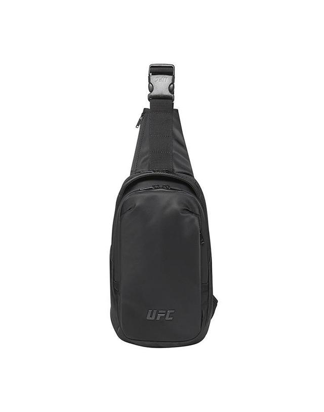 유에프씨스포츠 [UFC] 엑티브 슬링백 블랙 U4SBW2103BK 착용컷