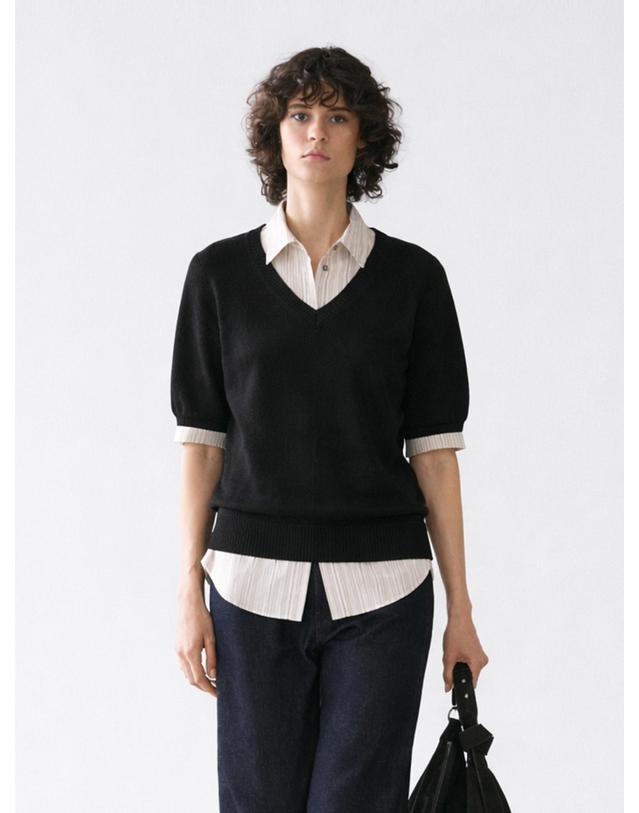 로르서울 심플 브이넥 반팔 니트_FVKT260101 착용컷