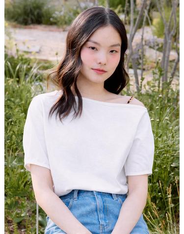 감각이 체인 오프숄더 티셔츠_YHTS260401