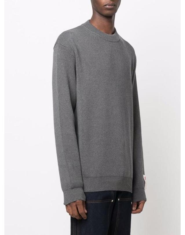 골든구스 [해외직구] 26FW 골든구스 로고 코튼 라운드넥 스웨터 GMP00841P00066260304 DARK GREY MELANGE 착용컷