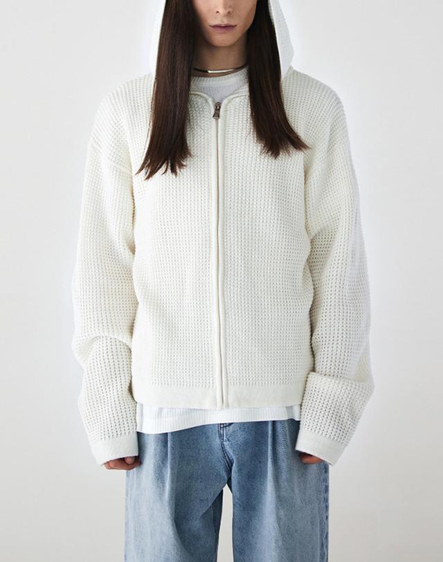 가먼트레이블 [가먼트레이블] 남성 Textured Knit Hoodie Jumper - White (FGPWCUA115M-W) 착용컷