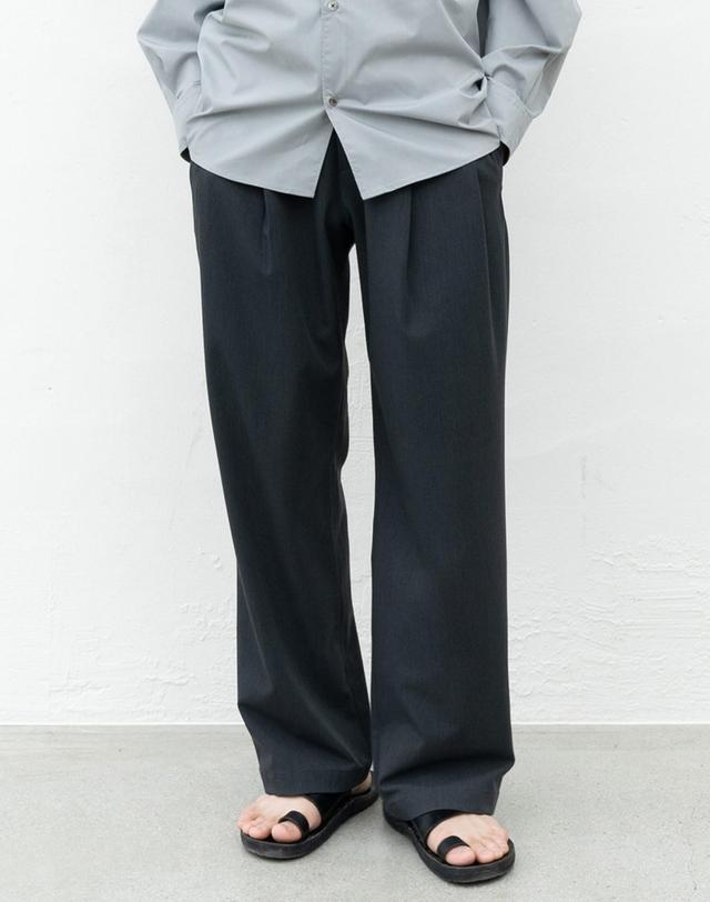 비얼디드키드 [비얼디드키드] 남성 BANDING REGULAR SILHOUETTE PANTS CHARCOAL (B22FWMP06CCA1-W) 착용컷