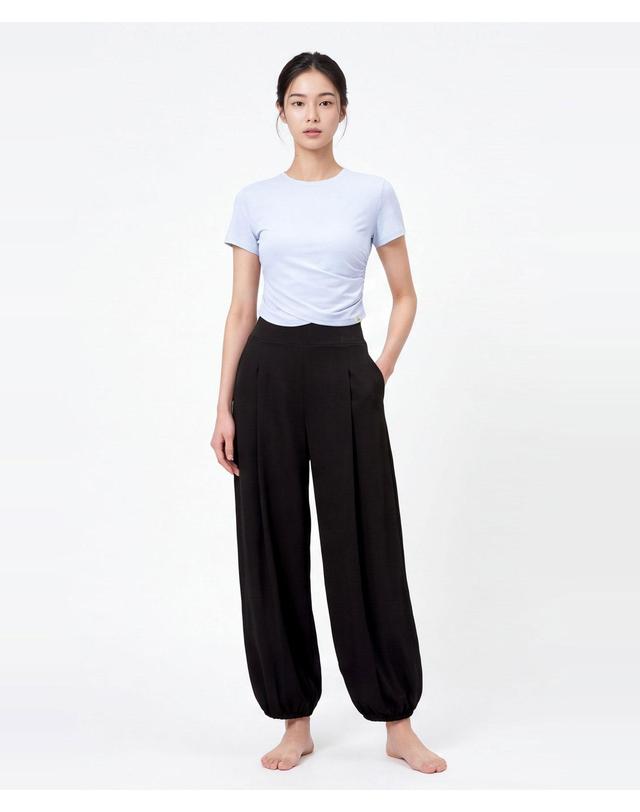 포머티브 소플렉스 핀턱 벌룬 와이드 팬츠 FMPT20AF_블랙 착용컷
