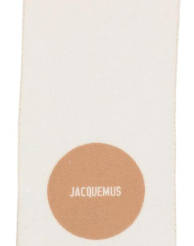 자크뮈스 [해외직구] 26FW 자크뮈스 롱드 카레 울 머플러 ACU00579AOT4044 015 NUDE NEUTRALS 착용컷