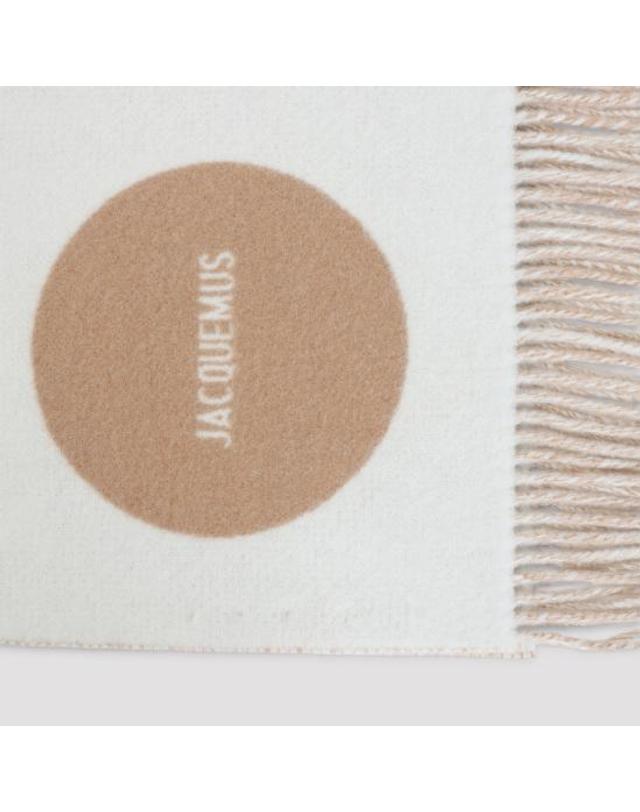 자크뮈스 [해외직구] 26FW 자크뮈스 롱드 카레 울 머플러 ACU00579AOT4044 015 NUDE NEUTRALS 착용컷
