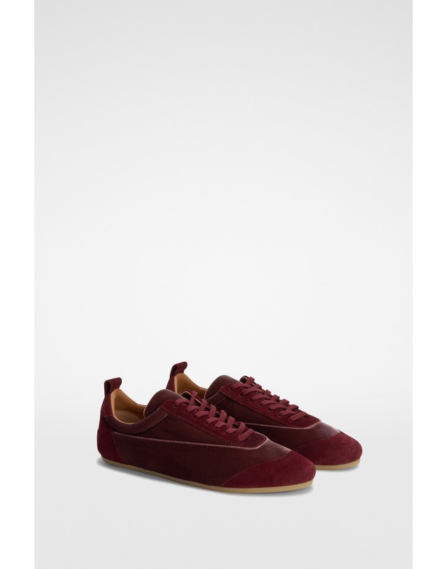 질샌더 질샌더 벨벳 스웨이드 로우탑 스니커즈 J15WS0047P7821904 CHERRY WOOD 레드 착용컷