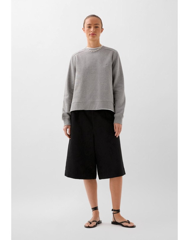 스칼퍼스 스캘퍼스 레귤러핏 크루넥 스컬 자수 맨투맨 59487-nos-basic-fade-sw-nos-greymelange GREY MELANGE 그레이 착용컷