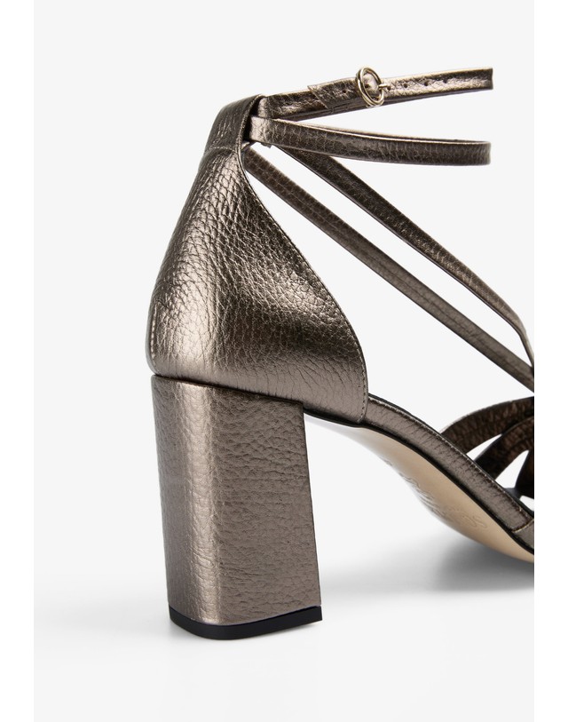 스칼퍼스 스캘퍼스 레더 앵클 스트랩 블록힐 샌들 72875-scstrappyheel-sandal-aw2627-metallicsilver METALLIC SILVER 실버 착용컷