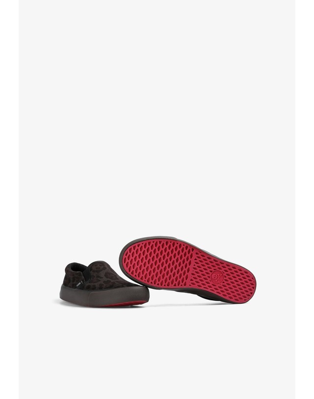 스칼퍼스 스캘퍼스 애니멀 프린트 슬립온 스니커즈 62197-scslipon-sneakers-aw2526-leopard LEOPARD 블랙 착용컷