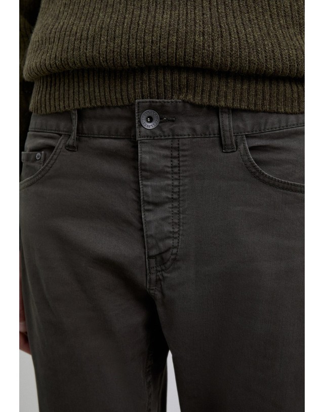 스칼퍼스 스캘퍼스 레귤러핏 치노 팬츠 60197 DARK KHAKI 카키 착용컷
