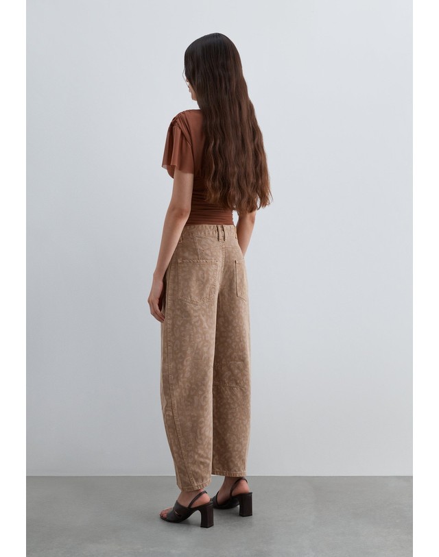 스칼퍼스 스캘퍼스 애니멀 프린트 벌룬핏 데님 팬츠 72261-scleo-balloon-denim-pant-aw2627-natural NATURAL 베이지 착용컷