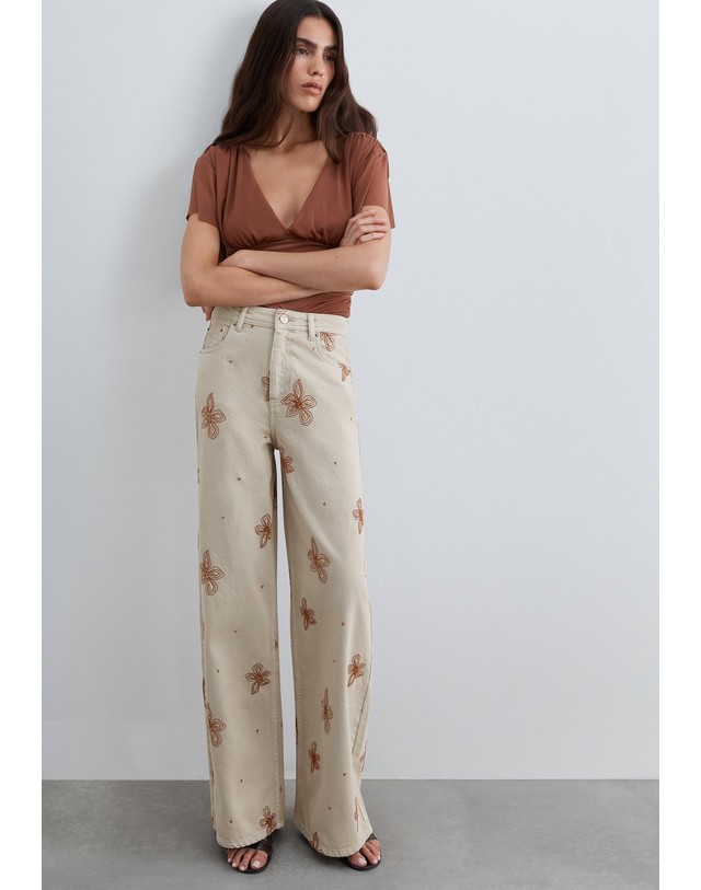 스칼퍼스 스캘퍼스 플로럴 자수 와이드 데님 팬츠 72296-scnewemb-flower-denim-pant-aw2627-camel CAMEL 베이지 착용컷