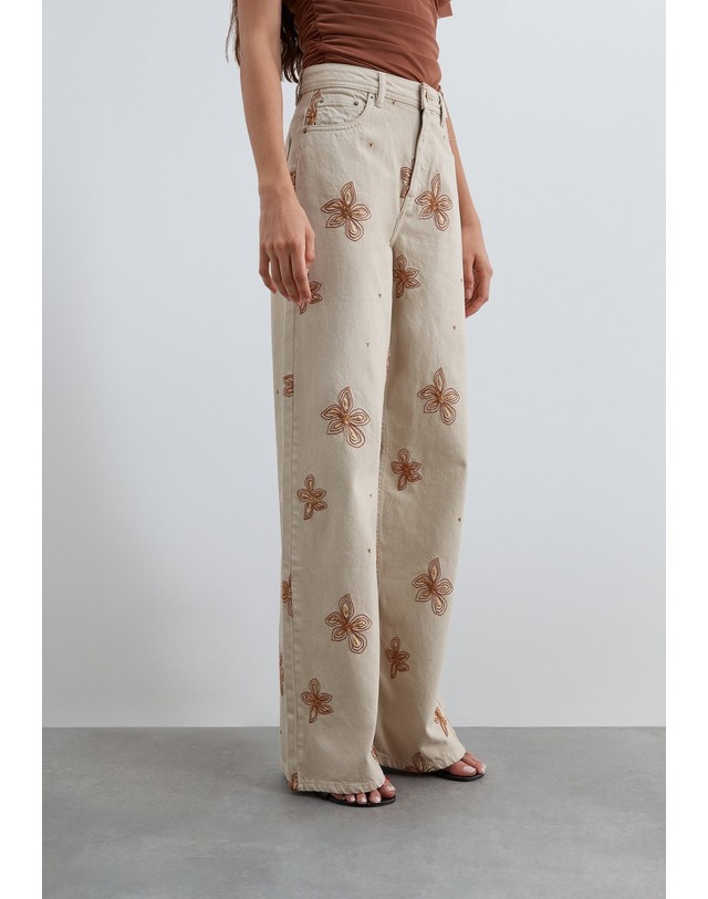 스칼퍼스 스캘퍼스 플로럴 자수 와이드 데님 팬츠 72296-scnewemb-flower-denim-pant-aw2627-camel CAMEL 베이지 착용컷