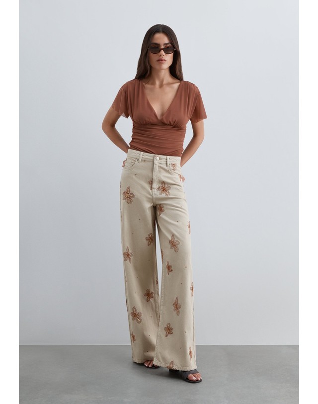 스칼퍼스 스캘퍼스 플로럴 자수 와이드 데님 팬츠 72296-scnewemb-flower-denim-pant-aw2627-camel CAMEL 베이지 착용컷