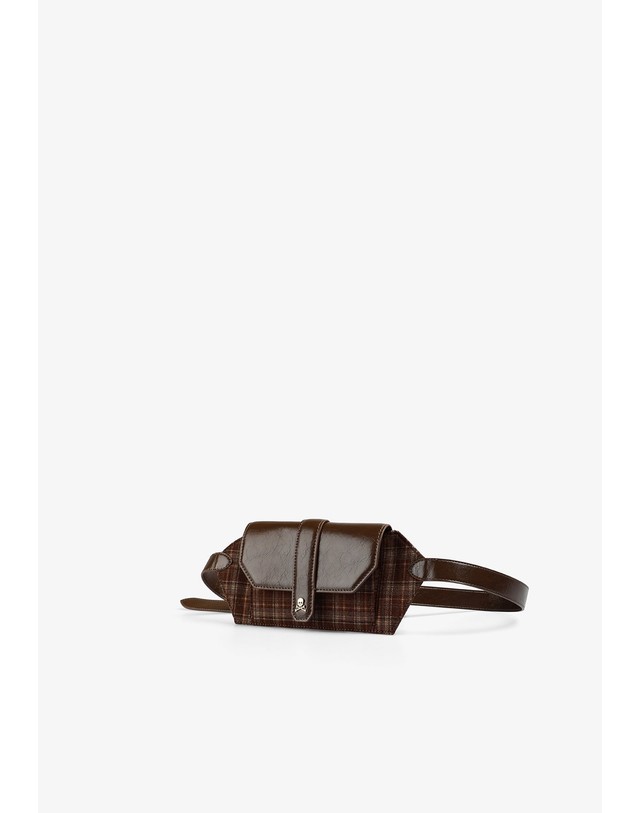 스칼퍼스 스캘퍼스 체크 패턴 플랩 벨트백 72072-scfabric-funny-bag-aw2627-browncheck BROWN CHECK 브라운 착용컷