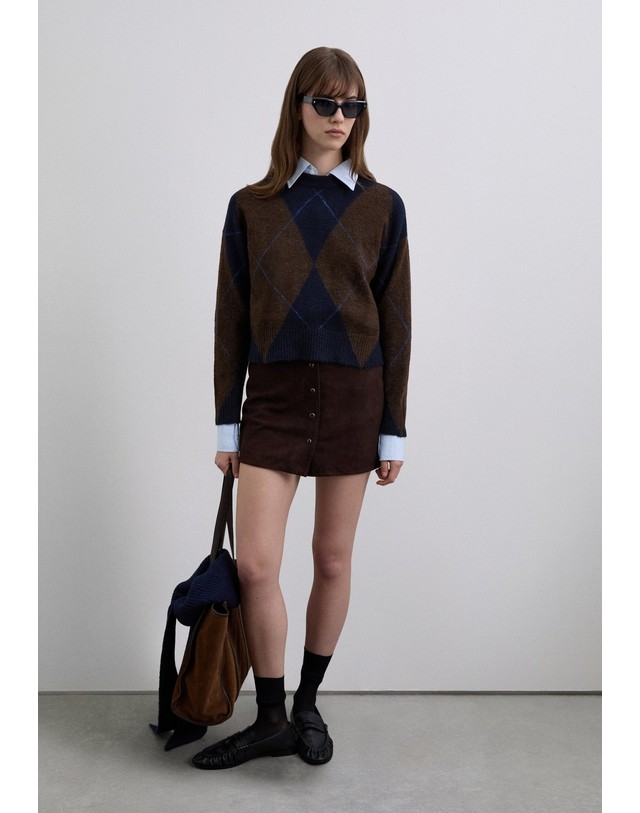 스칼퍼스 스캘퍼스 프론트 버튼 미니 스커트 66573-scsuede-mini-skirt-aw2526-darkbrown DARK BROWN 초콜릿 착용컷