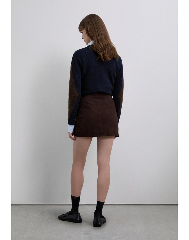 스칼퍼스 스캘퍼스 프론트 버튼 미니 스커트 66573-scsuede-mini-skirt-aw2526-darkbrown DARK BROWN 초콜릿 착용컷