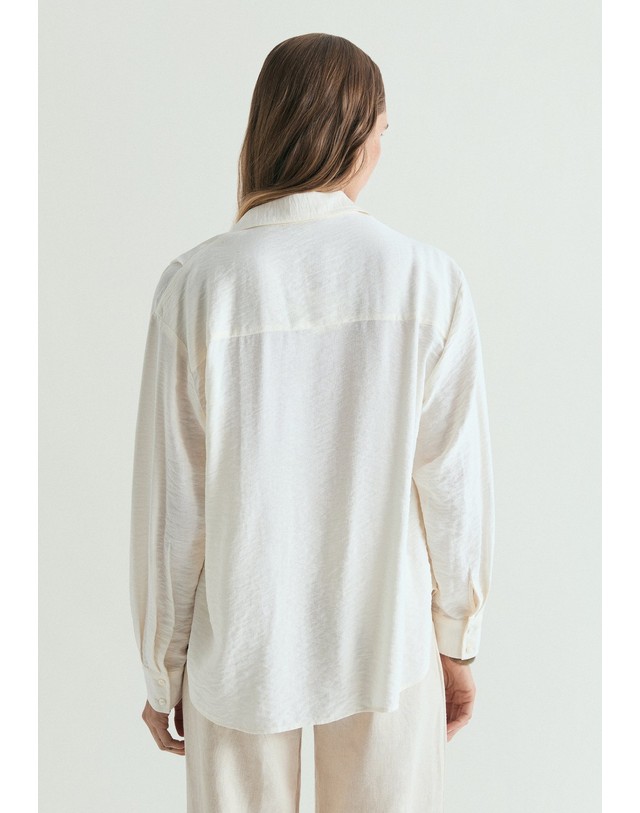 스칼퍼스 스캘퍼스 레귤러핏 플리츠 숄더 셔츠 66188-scpleats-shirt-ss26-ecru ECRU 아이보리 착용컷
