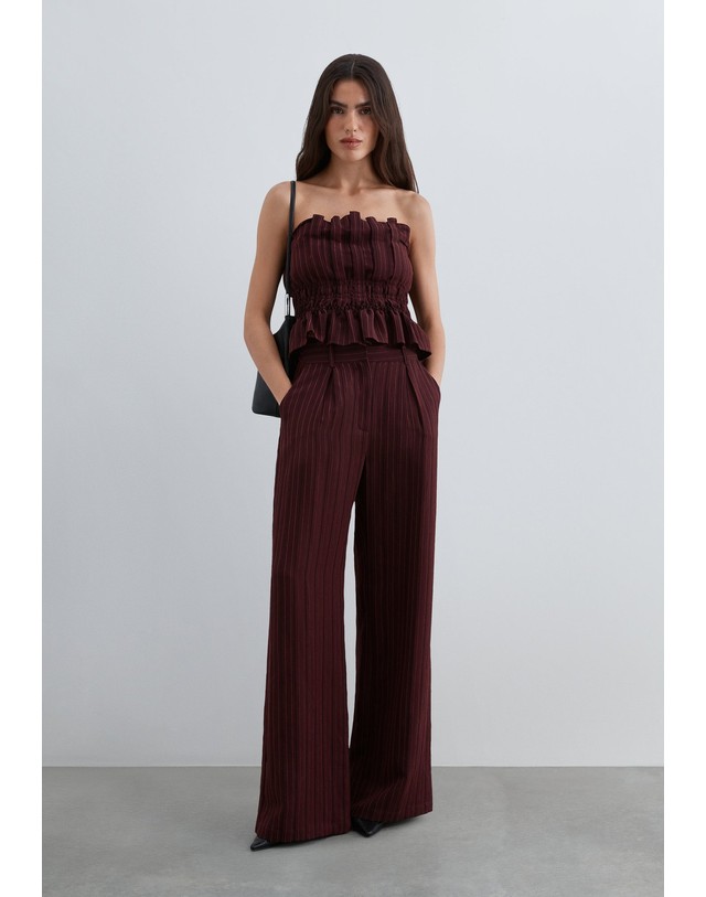 스칼퍼스 스캘퍼스 스트라이프 핀턱 와이드 팬츠 72301-scobom-stripes-pant-aw2627-burgundystripes BURGUNDY STRIPES 레드 착용컷