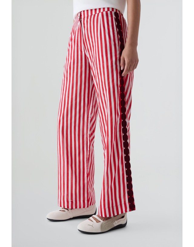스칼퍼스 바바키 스트라이프 자수 와이드 팬츠 74356-pantalon-ruby-bordado-ss26-ib-red RED 레드 착용컷