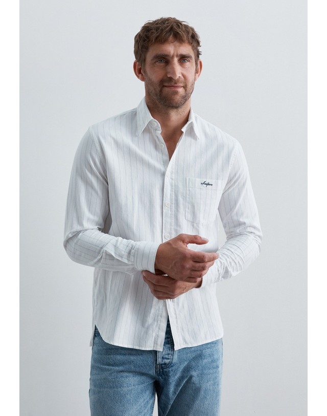 스칼퍼스 스캘퍼스 스트라이프 릴렉스핏 옥스포드 셔츠 68933-scwinter-pocket-peach-shirt-aw2627-skybluestripes SKYBLUE STRIPES 블루 착용컷