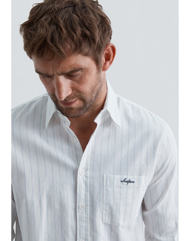 스칼퍼스 스캘퍼스 스트라이프 릴렉스핏 옥스포드 셔츠 68933-scwinter-pocket-peach-shirt-aw2627-skybluestripes SKYBLUE STRIPES 블루 착용컷