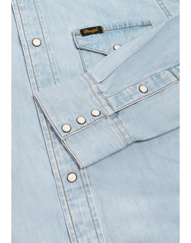 스칼퍼스 랭글러 스냅 버튼 포켓 웨스턴 데님 셔츠 78434 LIGHT DENIM 블루 착용컷
