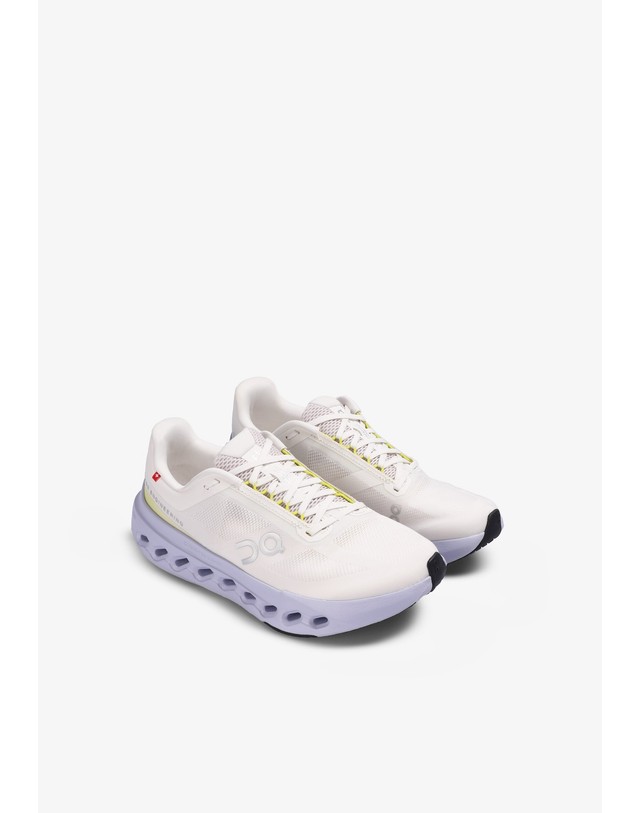 스칼퍼스 온 클라우드서퍼 넥스트 여성 러닝화 64691 WHITE/YELLOW 멀티컬러 착용컷