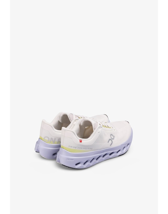 스칼퍼스 온 클라우드서퍼 넥스트 여성 러닝화 64691 WHITE/YELLOW 멀티컬러 착용컷