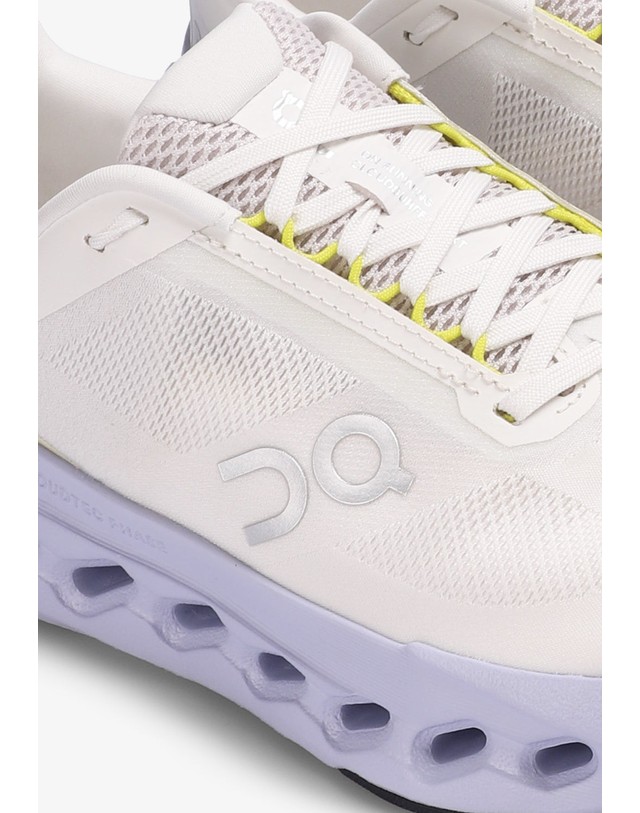 스칼퍼스 온 클라우드서퍼 넥스트 여성 러닝화 64691 WHITE/YELLOW 멀티컬러 착용컷
