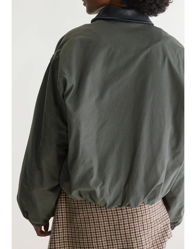 스칼퍼스 벨레로즈 크롭 볼륨 소매 집업 봄버 자켓 74970 DARK GREEN 그린 착용컷