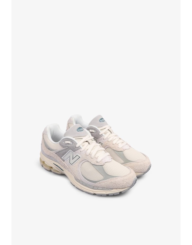스칼퍼스 뉴발란스 남녀공용 2002R 레트로 스니커즈 64446 LIGHT GREY 그레이 착용컷