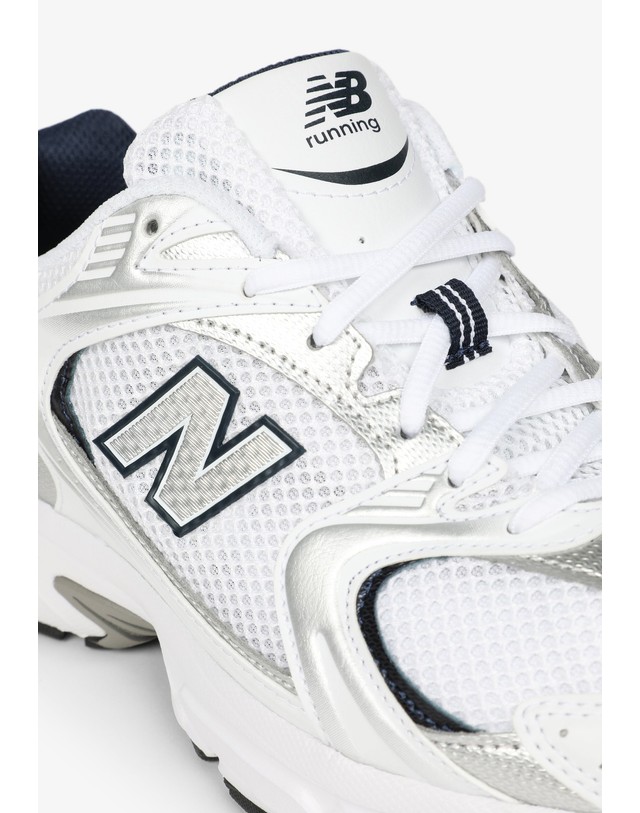 스칼퍼스 뉴발란스 530 레트로 청키 스니커즈 35111 WHITE/BLUE 멀티컬러 착용컷